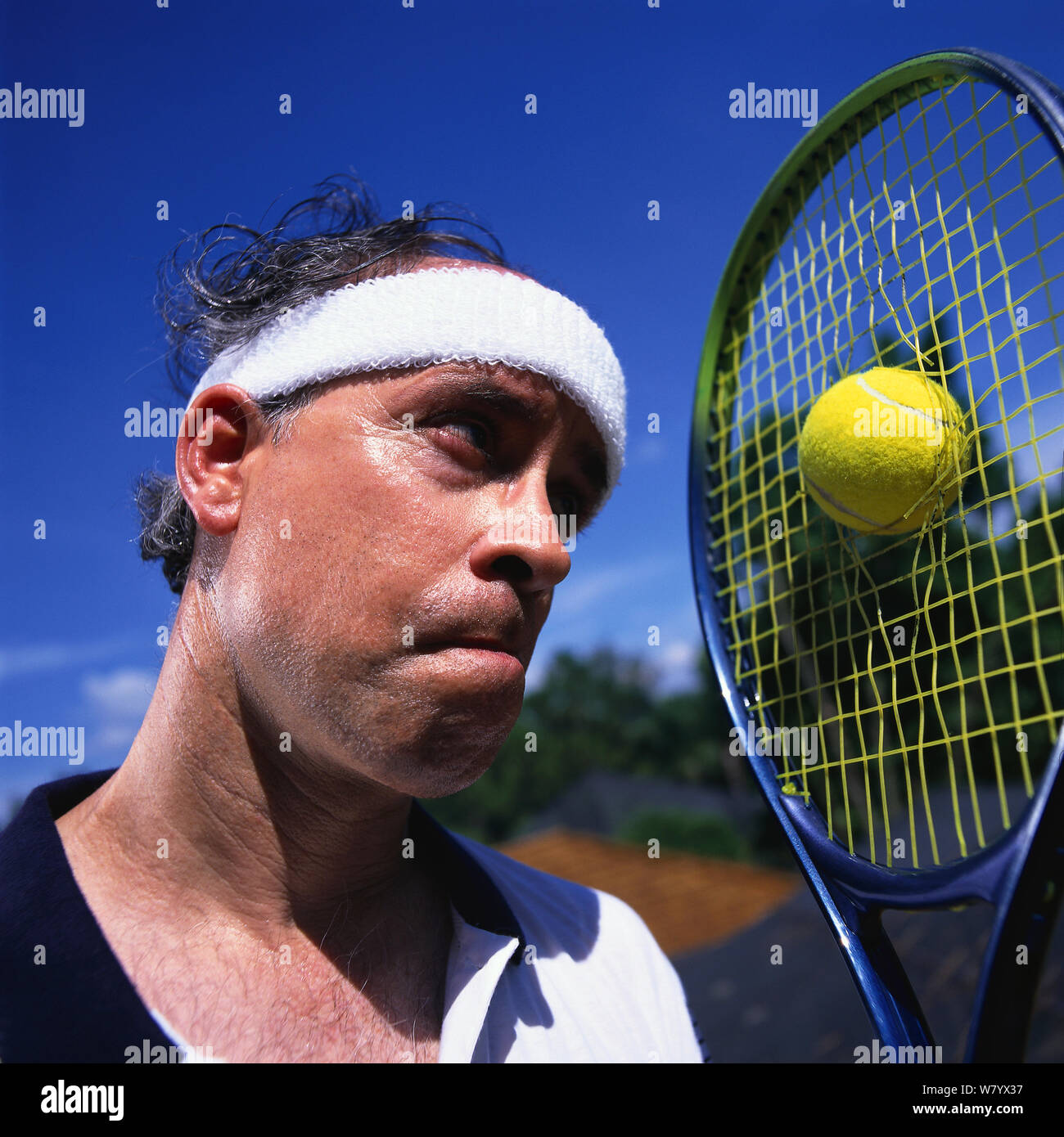 Man playing tennis Banque D'Images