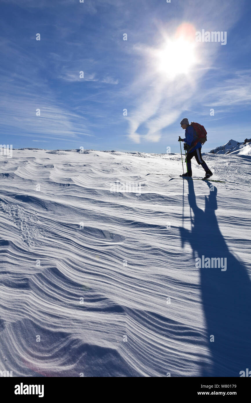 La fondeuse, Crater Lake National Park, Oregon, USA. Janvier 2015. Parution du modèle. Banque D'Images
