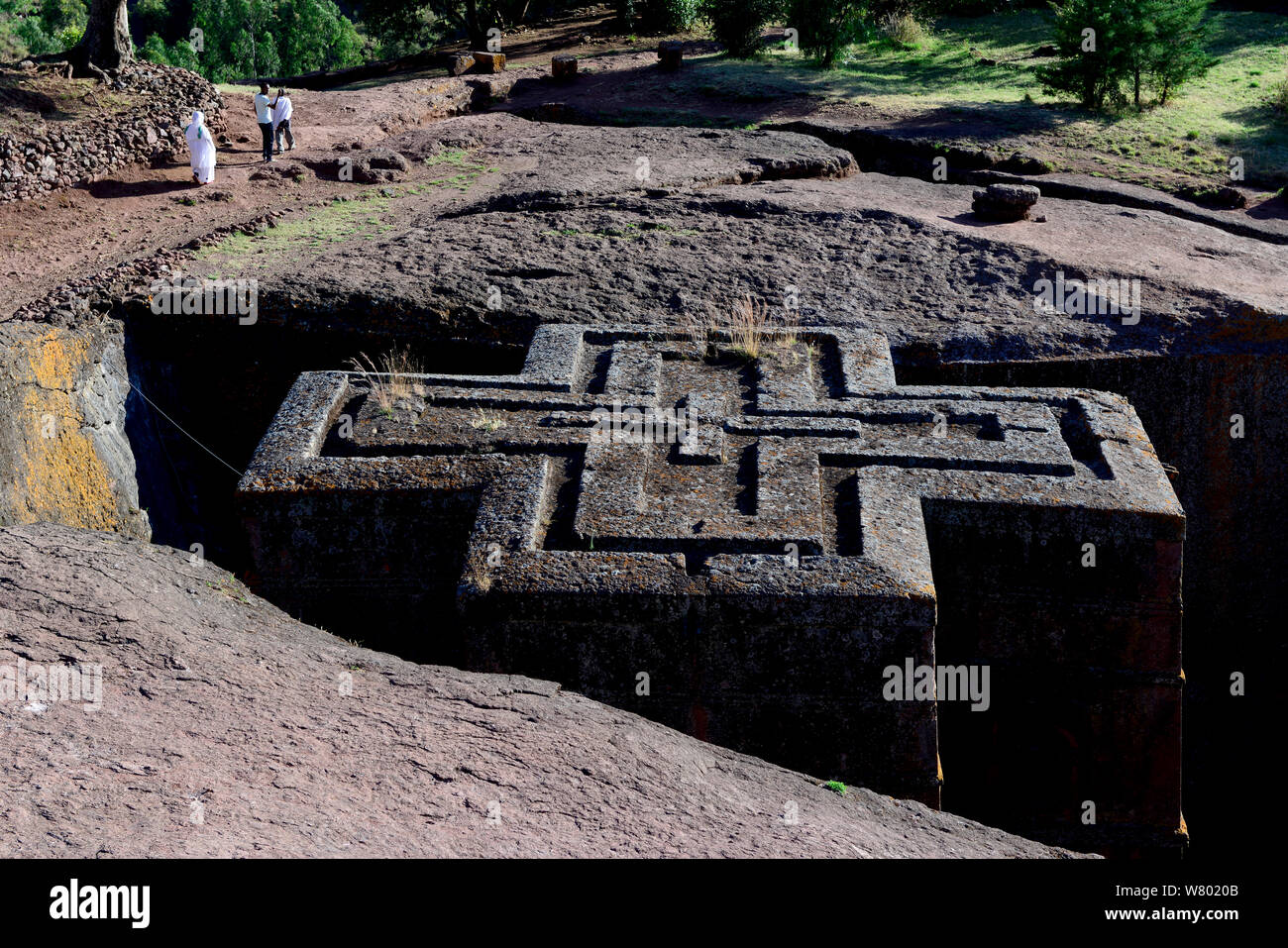 Bet Giyorgis, sculpté de l'église de l'état solide rocher de tuf calcaire, vu du dessus pour montrer la croix de l'église. Lalibela. UNESCO World Heritage Site. L'Éthiopie, décembre 2014. Banque D'Images