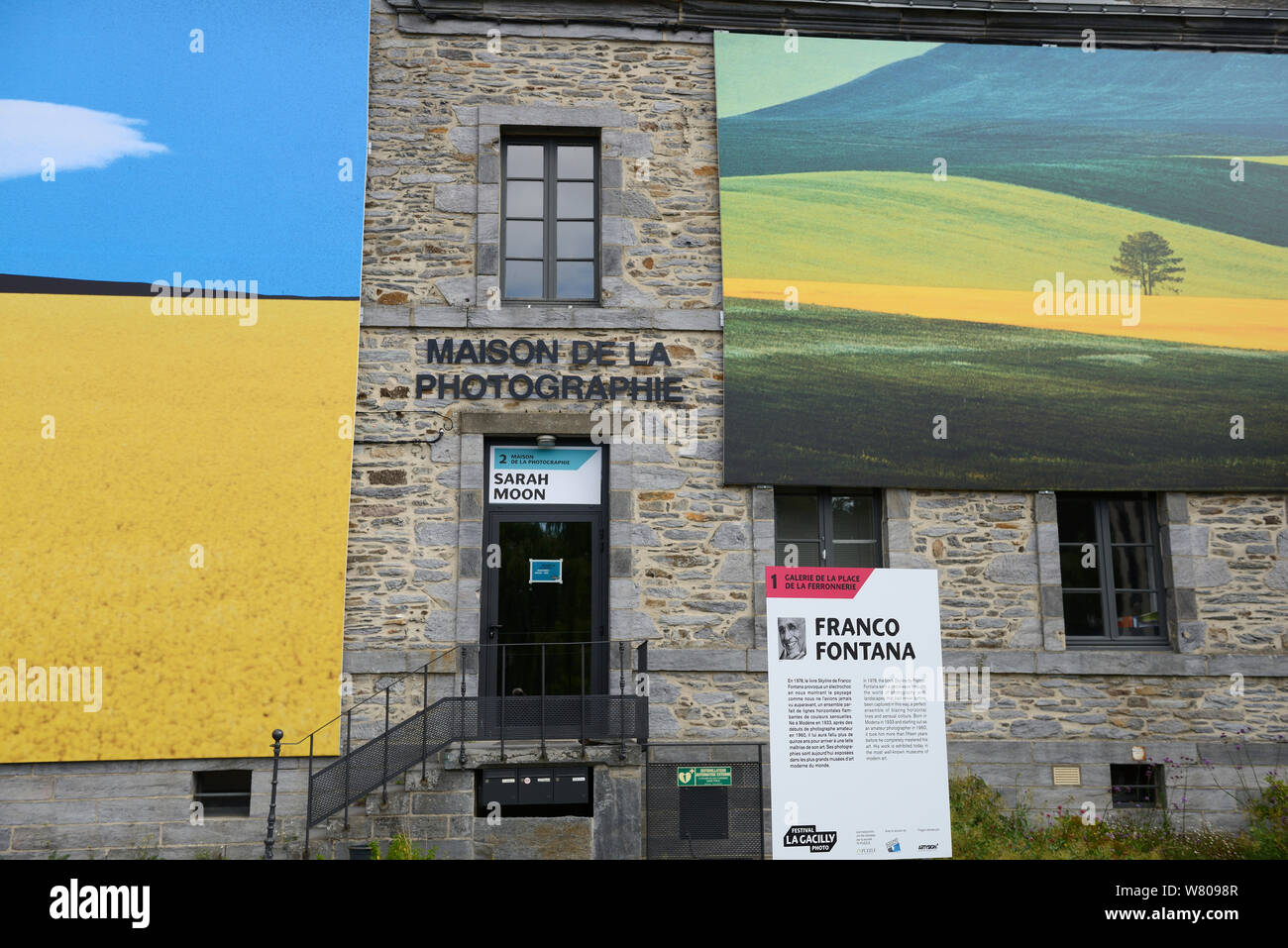 Photos sur l'affichage à La Gacilly Photography Festival 2015. La Gacilly, Morbihan, Bretagne, France, juillet 2015. Banque D'Images