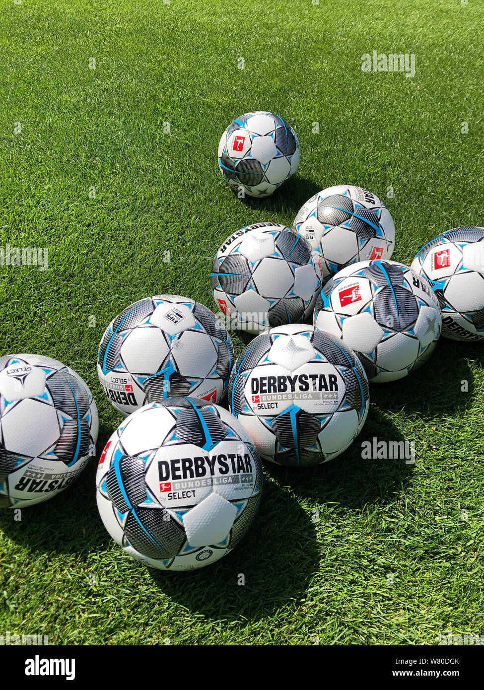 BERLIN, ALLEMAGNE - 07 août : vue générale avec la Bundesliga premier officiel matchball Derbystar 2019 07 août, 2019 à Berlin, Allemagne. Banque D'Images