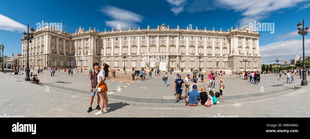 Vue panoramique horizontal du Palais Royal de Madrid. Banque D'Images
