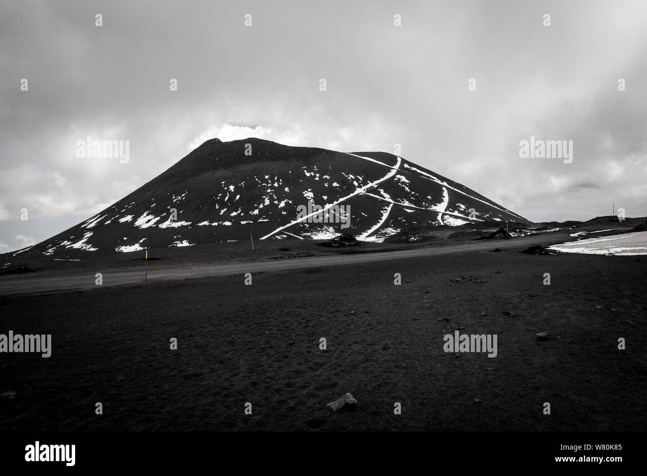 Un ancien volcan près de volcan Etna en Sicile, Italie. Banque D'Images