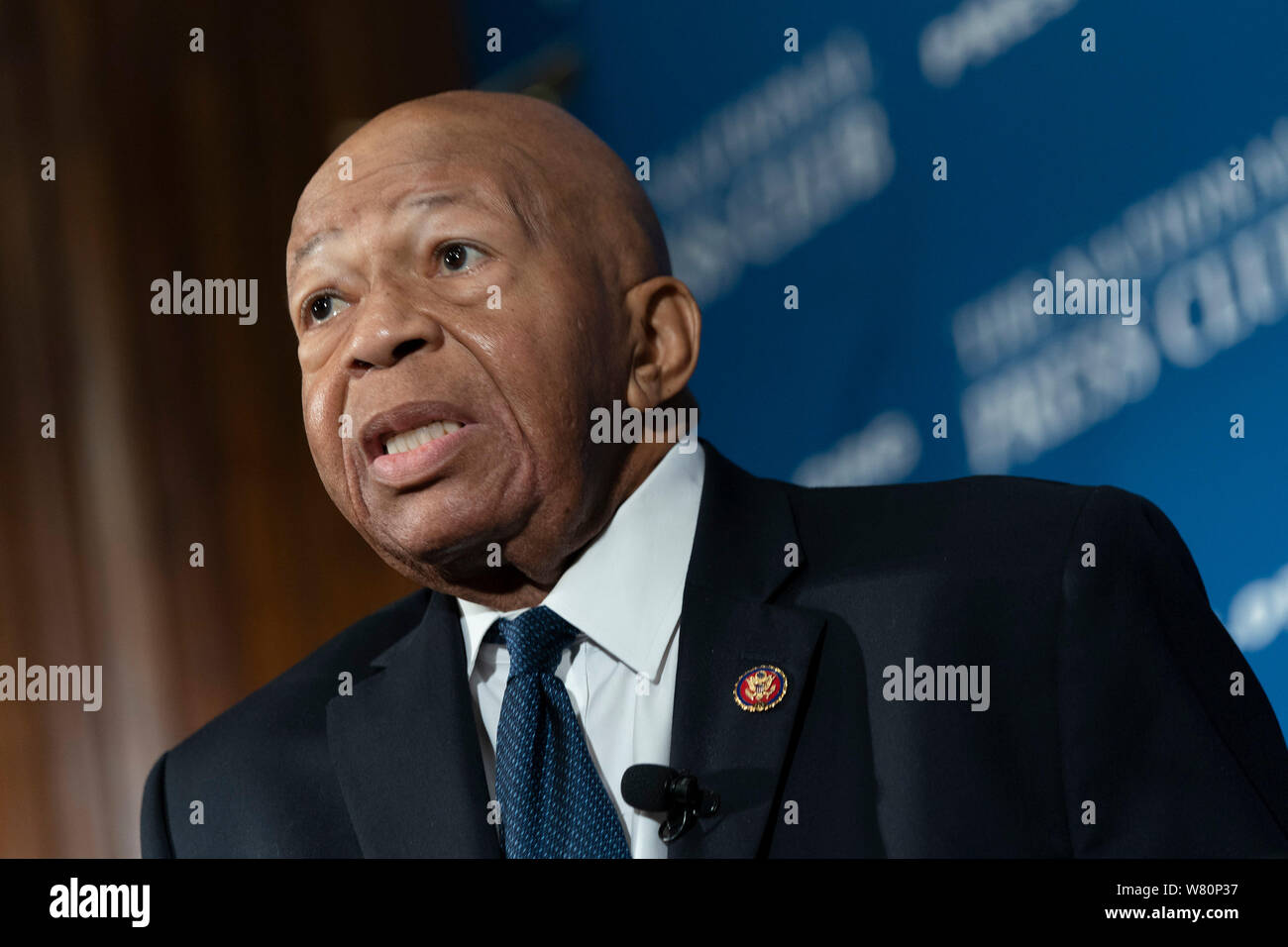 Représentant des États-Unis Elijah Cummings (démocrate du Maryland), Président de la chambre de surveillance et la réforme du gouvernement, porte sur les garnitures de pain au National Press Club, à Washington, DC le mercredi, Août 7, 2019. Crédit : Chris Kleponis/CNP | conditions dans le monde entier Banque D'Images