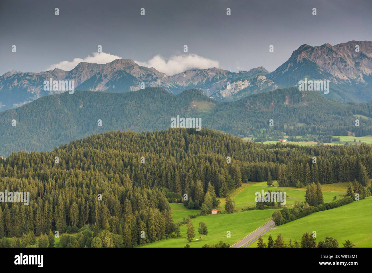 Allemagne, Bavière, Eisenberg Allgaeu, Château, vue sur la montagne Banque D'Images