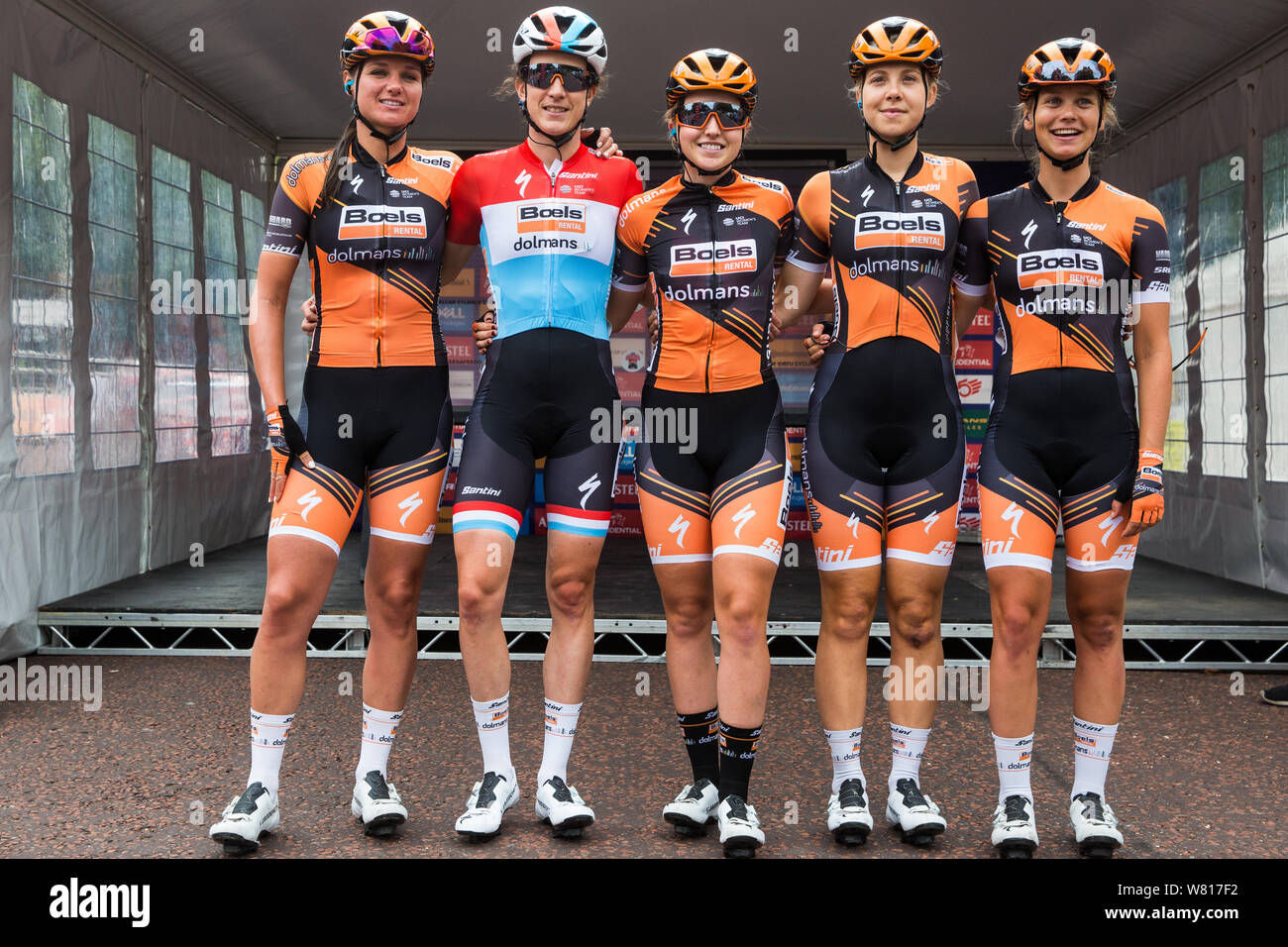 Londres, Royaume-Uni. 3 Août, 2019. Boels-Dolmans Cycling Team (Pays-Bas) posent pour une photo de groupe avant la Prudential RideLondon Classique. La Classi Banque D'Images