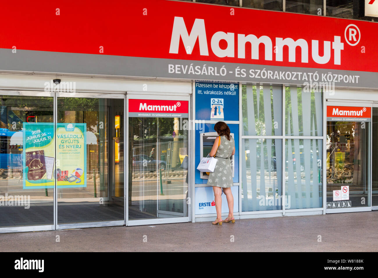 Entrée du centre commercial Mammut, Budapest, Hongrie Banque D'Images