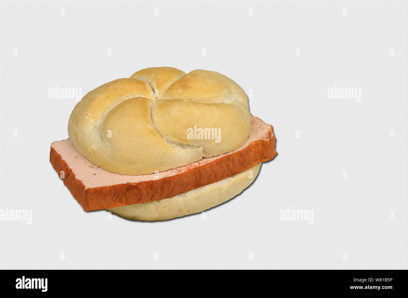 Sandwich avec Meat Loaf, isolé sur fond blanc Banque D'Images