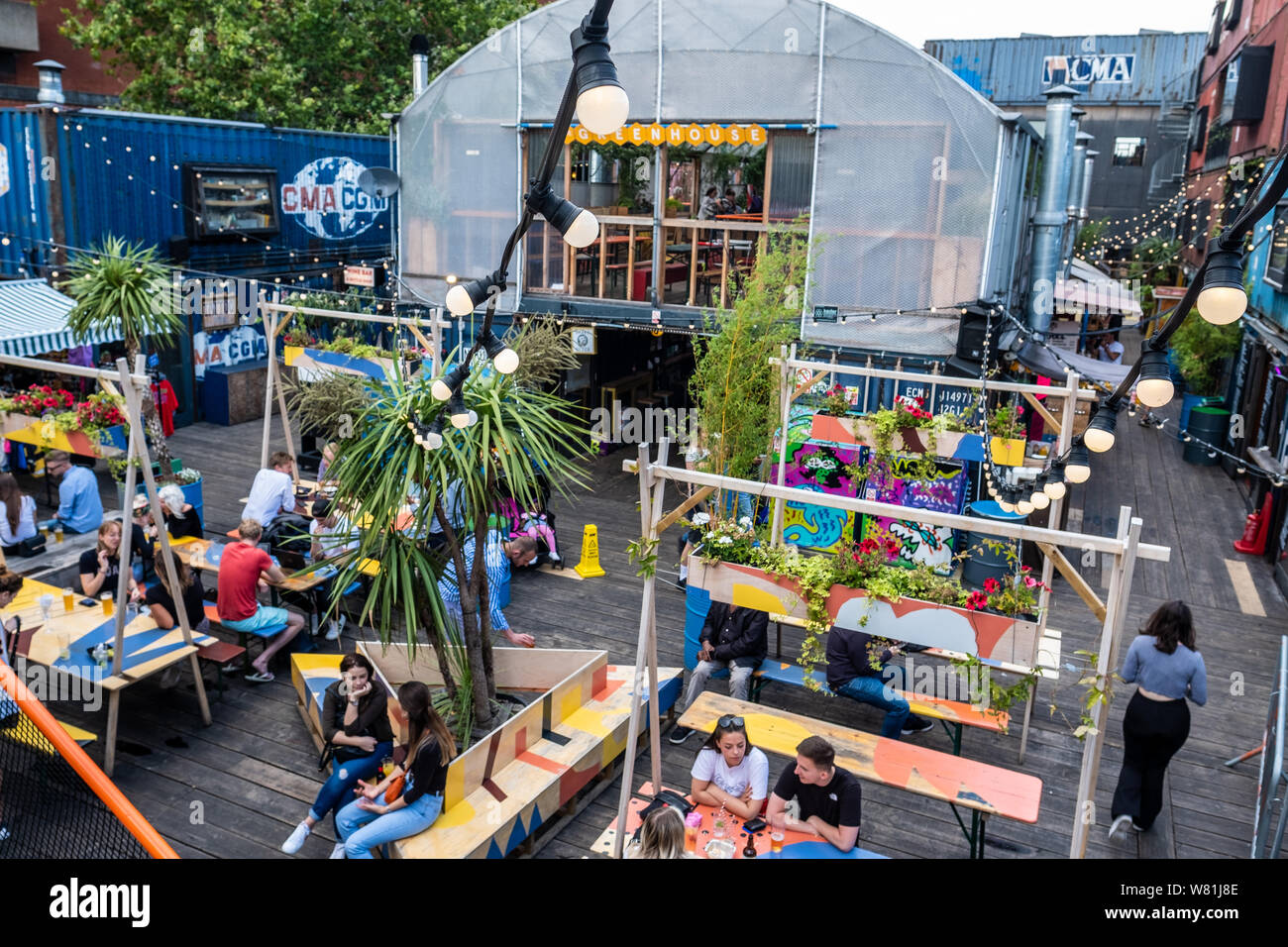 Londres- Août, 2019 : Brixton Pop, les détaillants et les points de vente des aliments de rue situé dans des conteneurs d'expédition réutilisables à Brixton Banque D'Images