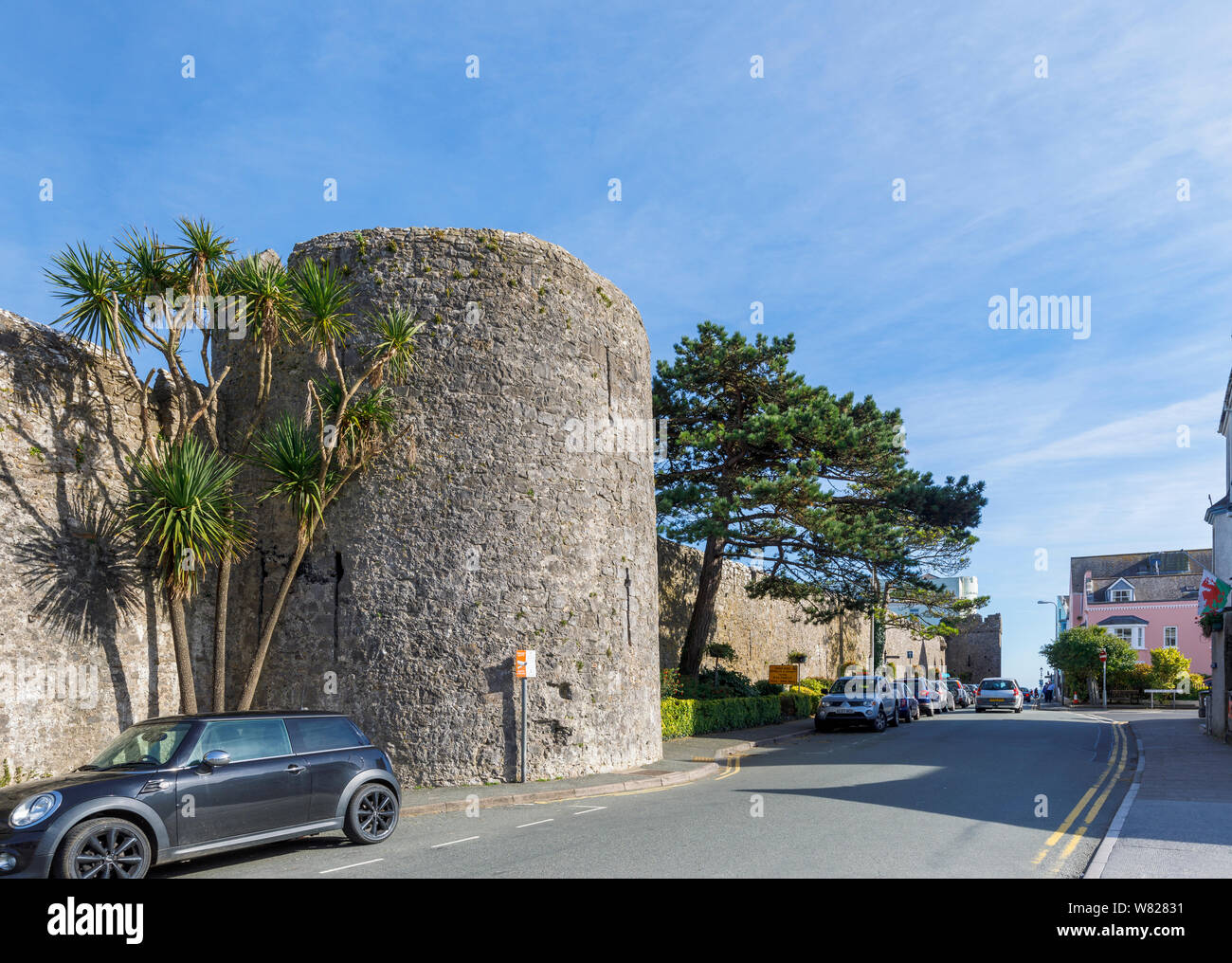 Une tour dans Tenby murs, une ville balnéaire fortifiée et station de vacances à Pembrokeshire, Pays de Galles du sud sur la côte ouest de la baie de Carmarthen Banque D'Images