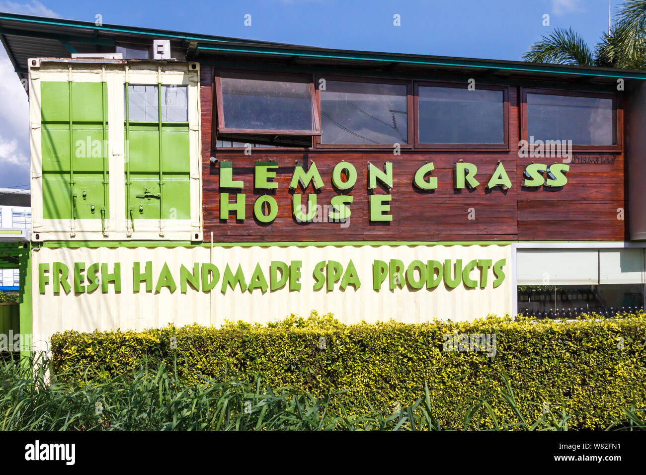 Phuket, Thaïlande - 17 décembre 2017 : Lemon Grass house shop à Cherngtalay. L'entreprise Fabrication et vente de produits spa fait main Banque D'Images