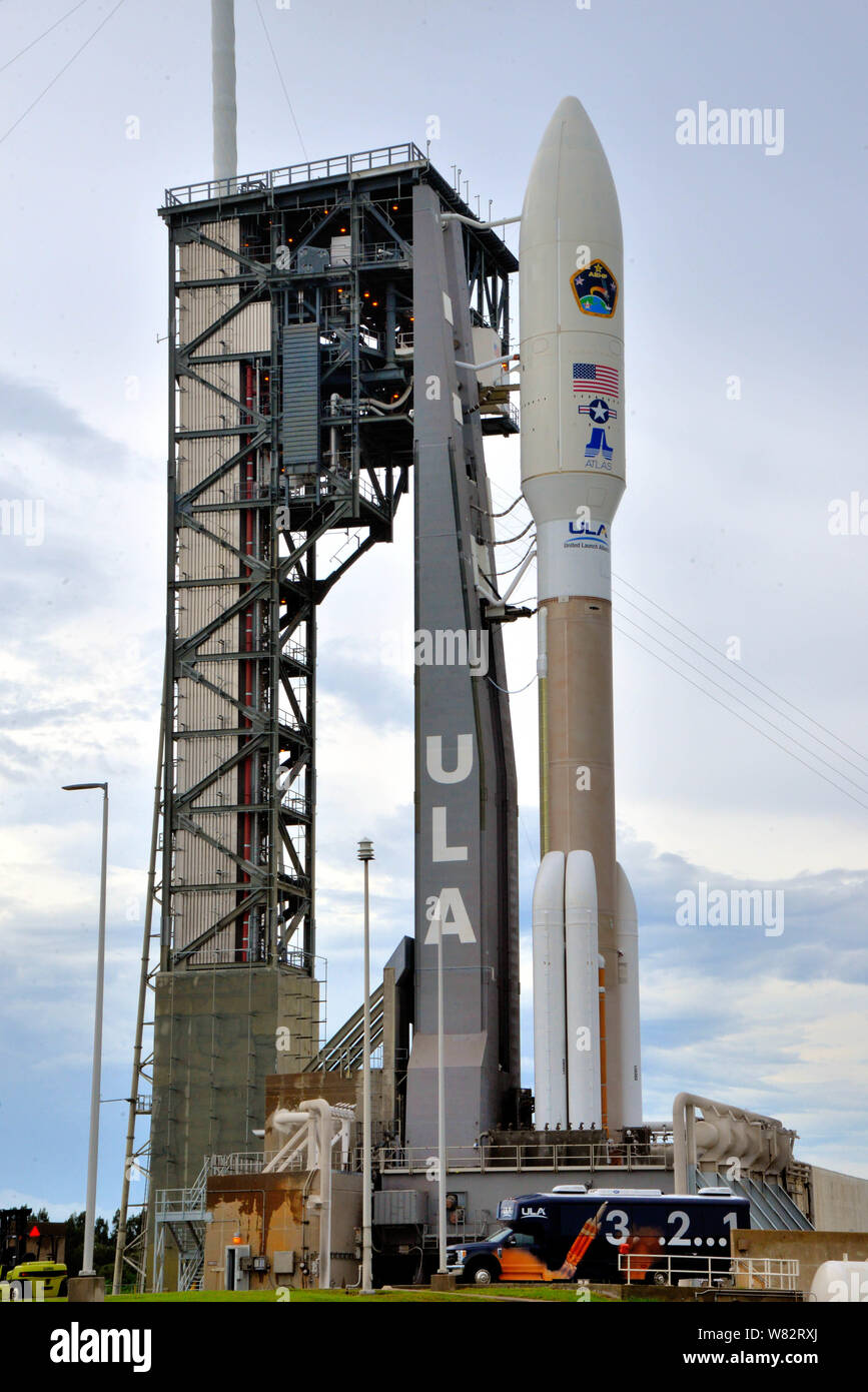 Base aérienne de Cap Canaveral. La Floride. USA. 7 août 2019 Tout est de progresser vers l'ULA lancement Atlas V transportant la mission de l'AEHF-5 pour l'US Air Force Space and Missile Systems Center. La mission est définie à soulever le jeudi 8 août, à partir de l'espace complexe de lancement-41 à base aérienne de Cap Canaveral en Floride. Prévisions d'aujourd'hui montre un 80 pour cent de probabilité de conditions météorologiques favorables pour le lancement. La fenêtre de lancement de deux heures commence à 5:44 HE. Crédit photo Julian Poireau / Alamy Live News Banque D'Images