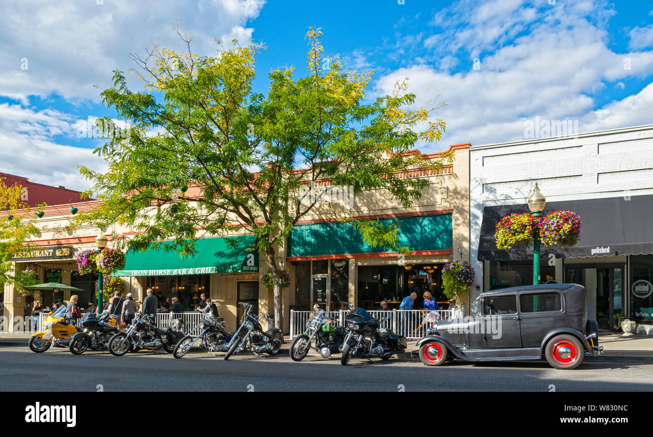 New York, Coeur d'Alene, centre-ville, Ironhorse Restaurant, Bar & Grill, motos, voitures anciennes Banque D'Images