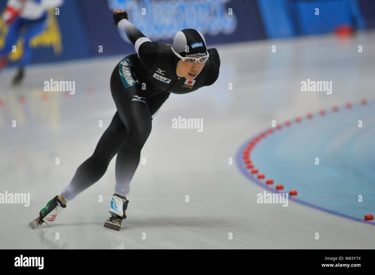 Nao Kodaira du Japon est en concurrence dans le 1500m dames Division B pendant les championnats du monde de patinage de vitesse de la coupe dans la ville de Harbin, au nord-est de la Chine Heil Banque D'Images