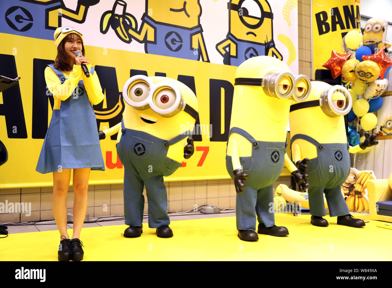 Tokyo, Japon. 7e août 2019. Modèle japonais Nozomi Maeda en costumes avec le film personnages mignons comme elle assiste à un événement de promotion de la banane banane Minion journée à Tokyo le mercredi, Août 7, 2019. Le Japon Les importations de bananes Bananes Association a offert gratuitement pour les visiteurs pour promouvoir les bananes importées. (Photo par Yoshio Tsunoda/AFLO Banque D'Images