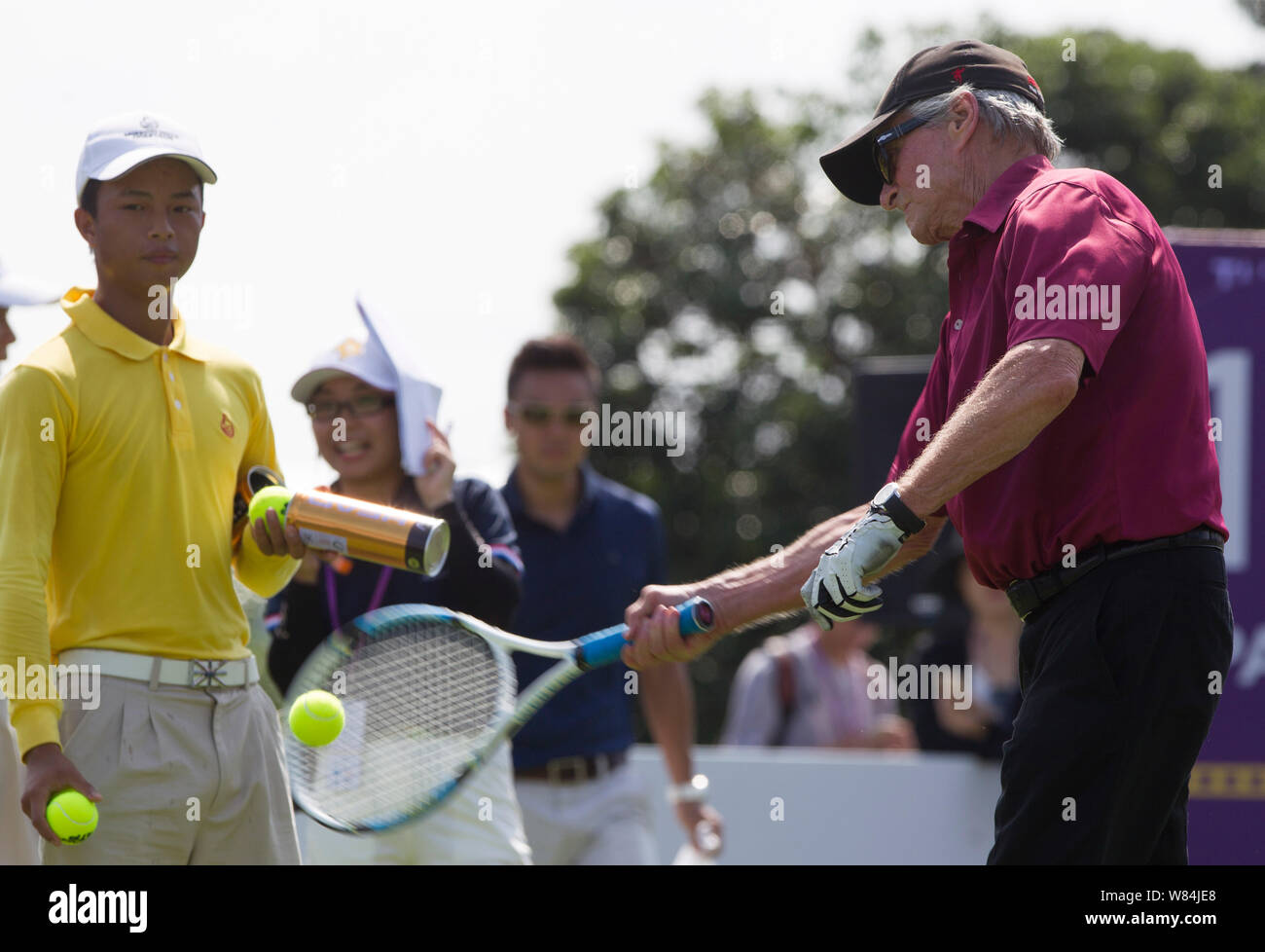 L'acteur américain Michael Douglas prend part à la Mission Hills 2016 Tournoi de golf Pro-Am célébrité mondiale à Haikou City, Chine du sud de Hainan provin Banque D'Images