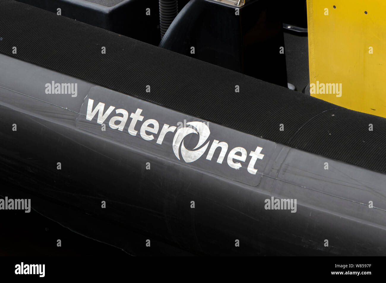 Logo sur un bateau de Waternet à Amsterdam aux Pays-Bas 2019 Banque D'Images