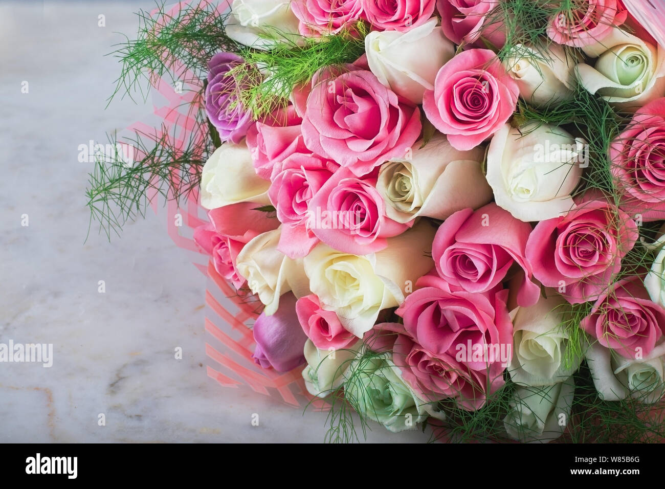 Suite Nuptiale Mariage Delicat Bouquet De Belles Roses Blanches Et Roses Sur Une Table Faite De Marbre Blanc Magnifique Bouquet Pour Un Anniversaire De Mariage La Mere Photo Stock Alamy Suite Nuptiale Mariage Delicat Bouquet De Belles Roses Blanches Et Roses Sur Une Table Faite De Marbre Blanc Magnifique Bouquet Pour Un Anniversaire De Mariage La Mere Photo Stock Alamy