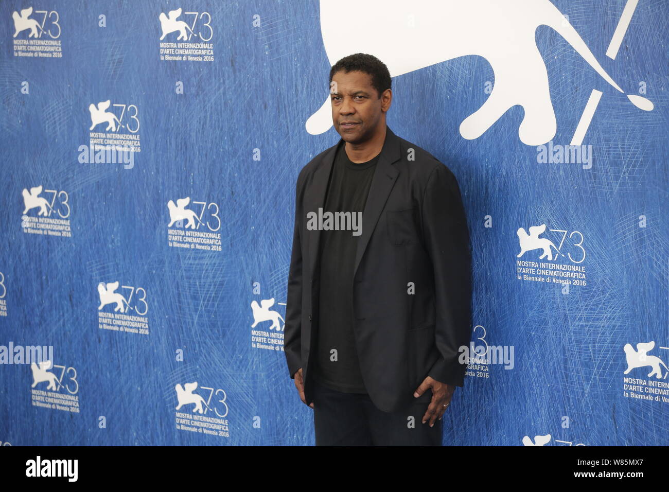 L'acteur américain Denzel Washington assiste à une conférence de presse pour son film 'The Magnificent Seven' pendant le 73e Festival du Film de Venise à Venise, Itali Banque D'Images
