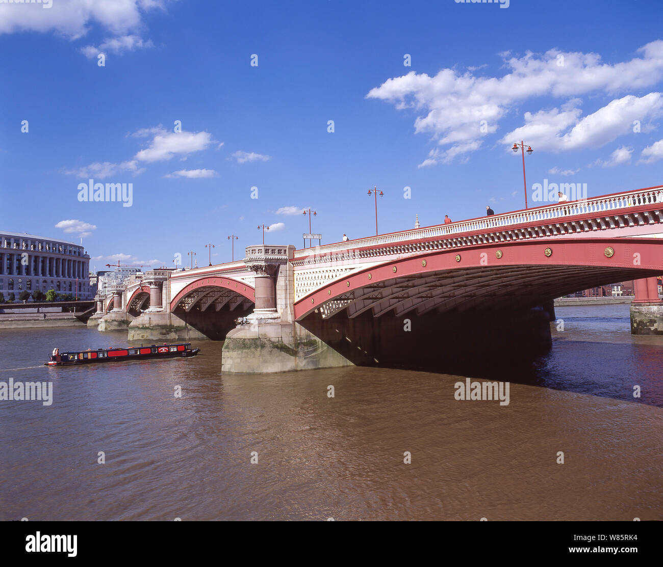 Blackfriars Bridge over River Thames, City of London, Londres, Angleterre, Royaume-Uni Banque D'Images