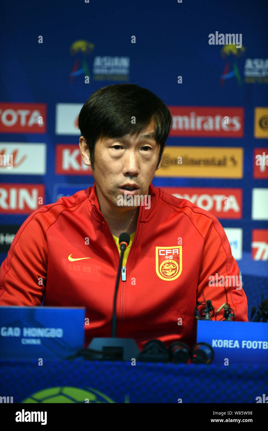 Gao Hongbo, entraîneur-chef de l'équipe nationale de football chinois assiste à une conférence de presse avant le premier match de jambe contre la Corée du Sud au cours de la FIFA 2018 Banque D'Images