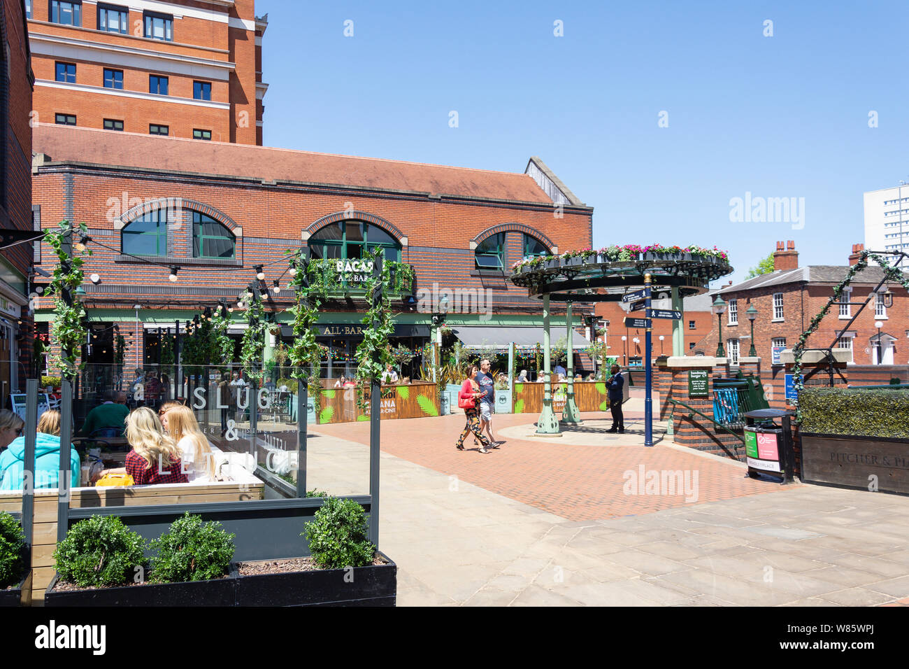 Bord de l'eau, à Brindleyplace, Westside District, Birmingham, West Midlands, England, United Kingdom Banque D'Images