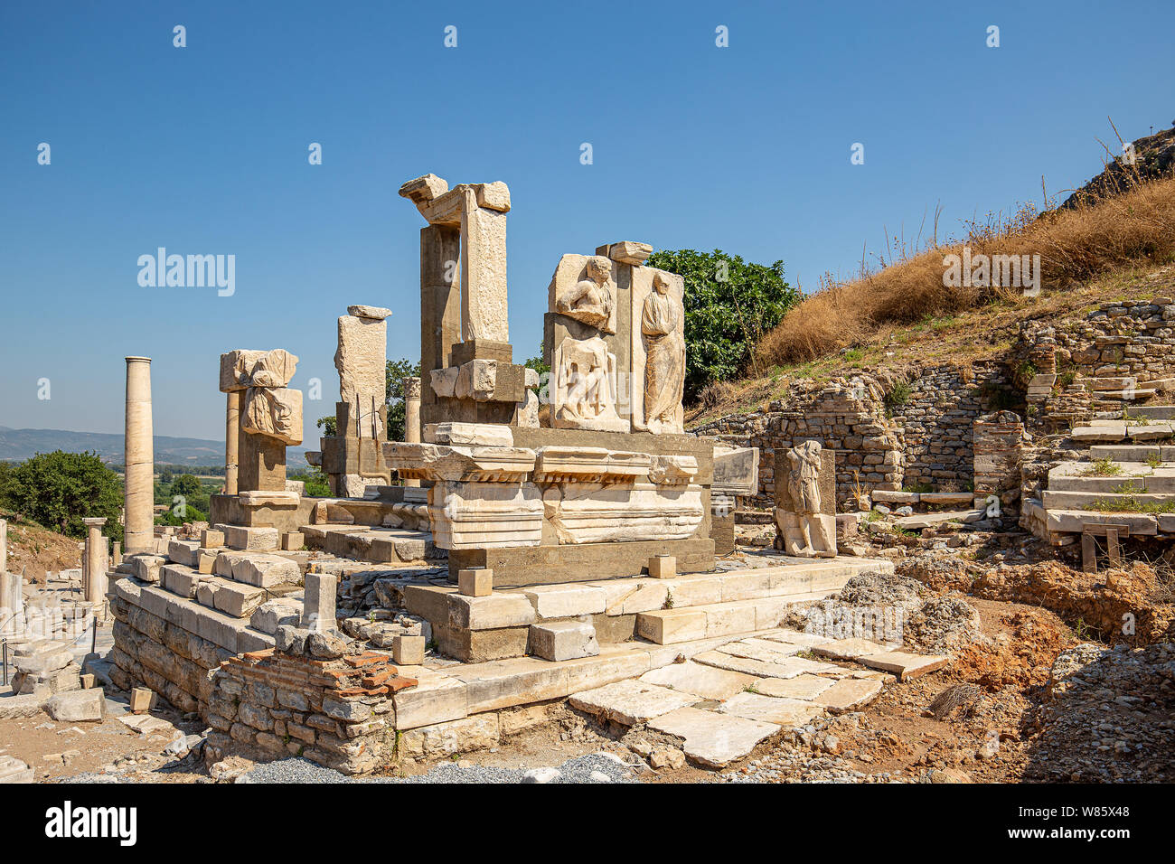 Ruines de la ville antique d'Ephèse, l'ancienne ville grecque en Turquie, dans un beau jour d'été Banque D'Images