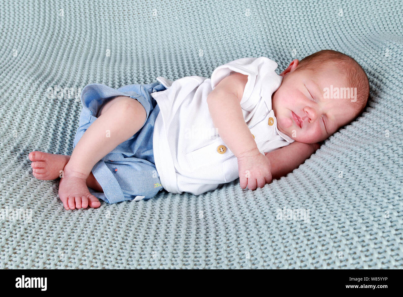1 semaine baby boy sleeping Banque D'Images