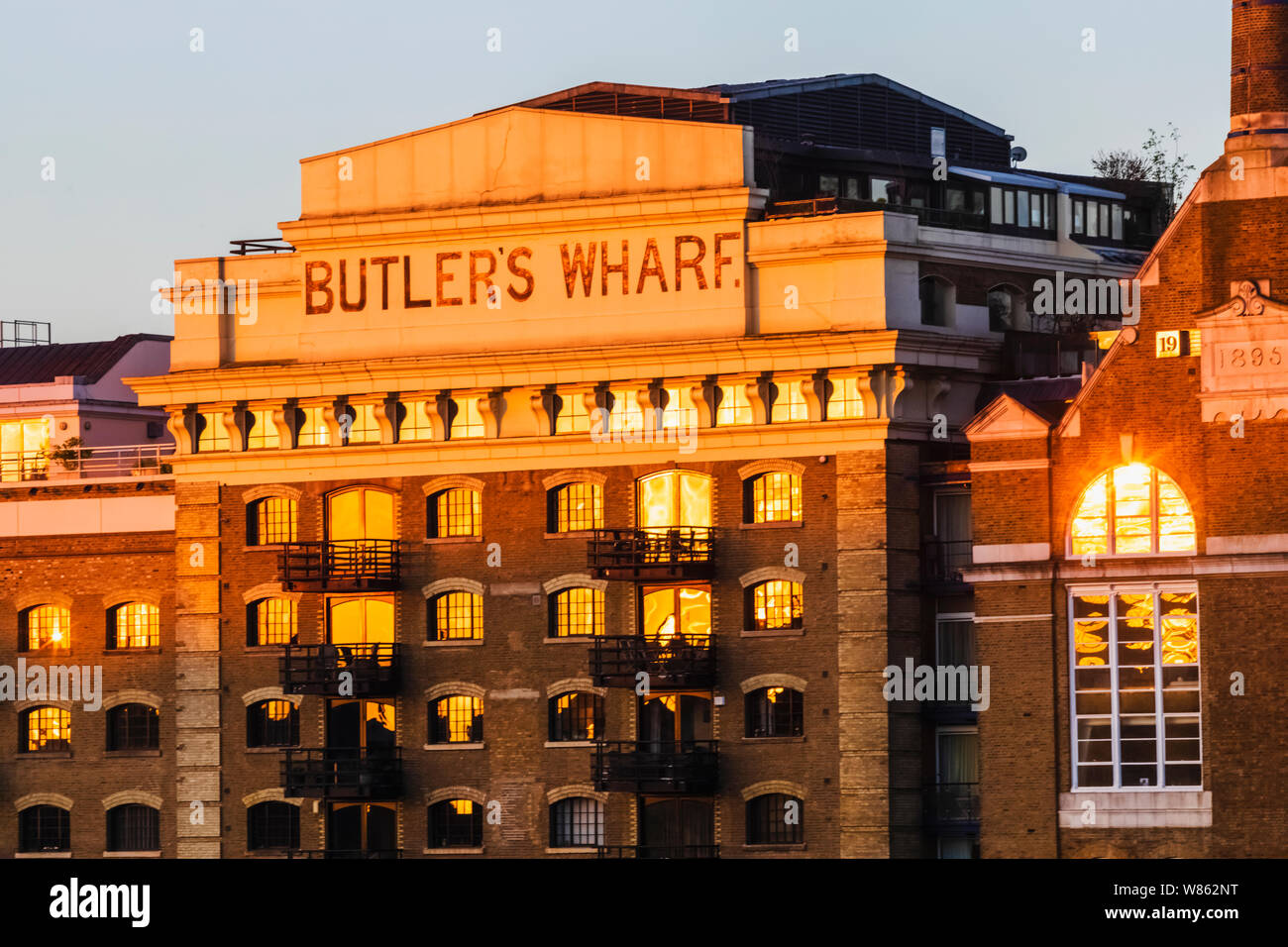 L'Angleterre, Londres, Southwark, Shad Thames, Quai Butlers Riverside Apartments Banque D'Images
