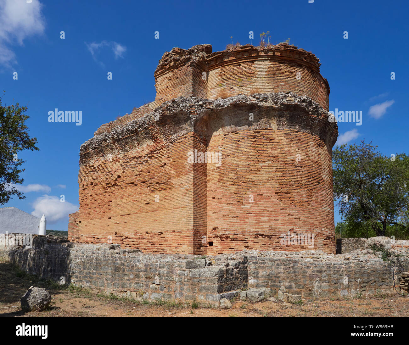 Le mur de la fin de la courbe, ruines de