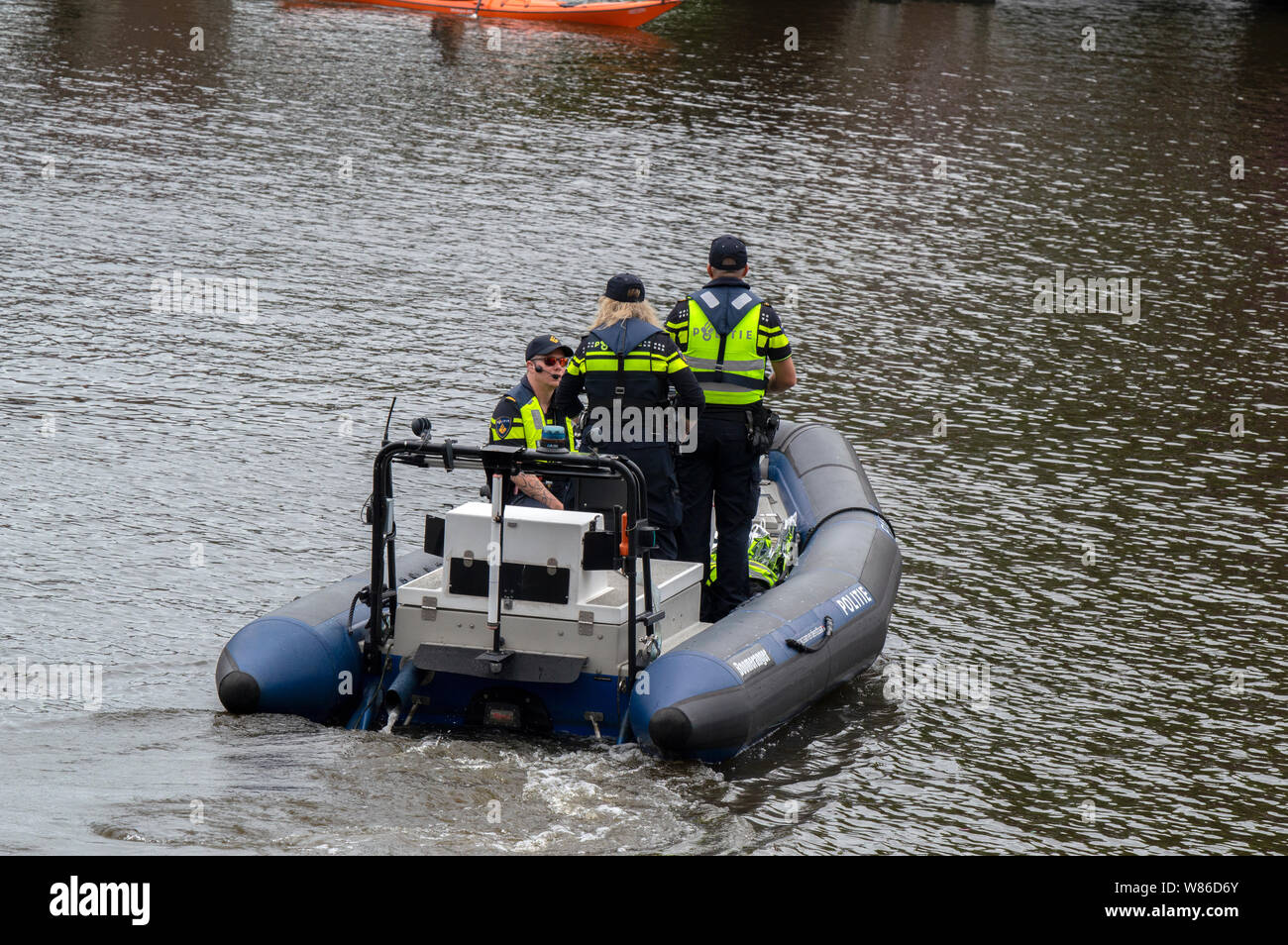 Au travail de police sur l'eau à la Gay Pride Amsterdam The Netherlands 2019 Banque D'Images
