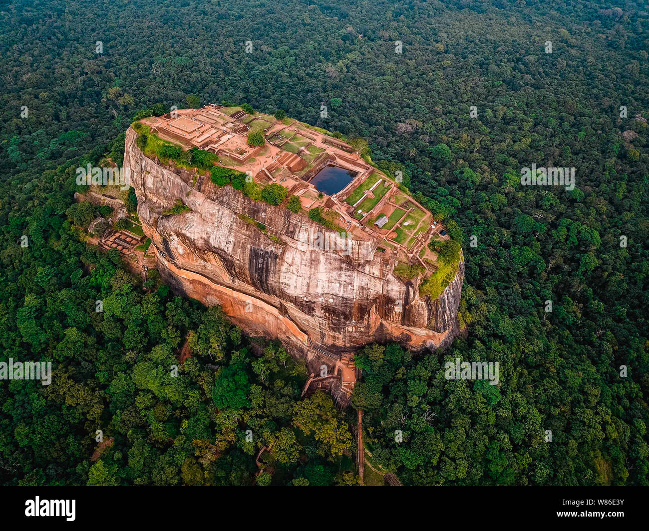 Vue magnifique sur le rocher du Lion de Sigiriya au Sri Lanka Banque D'Images