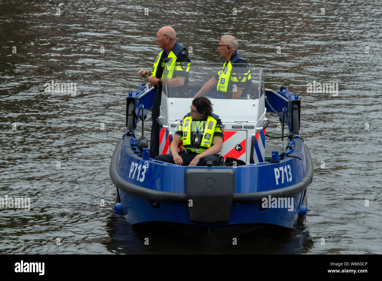 Bateau de police au travail au cours de la Gay Pride à Amsterdam aux Pays-Bas 2019 Banque D'Images