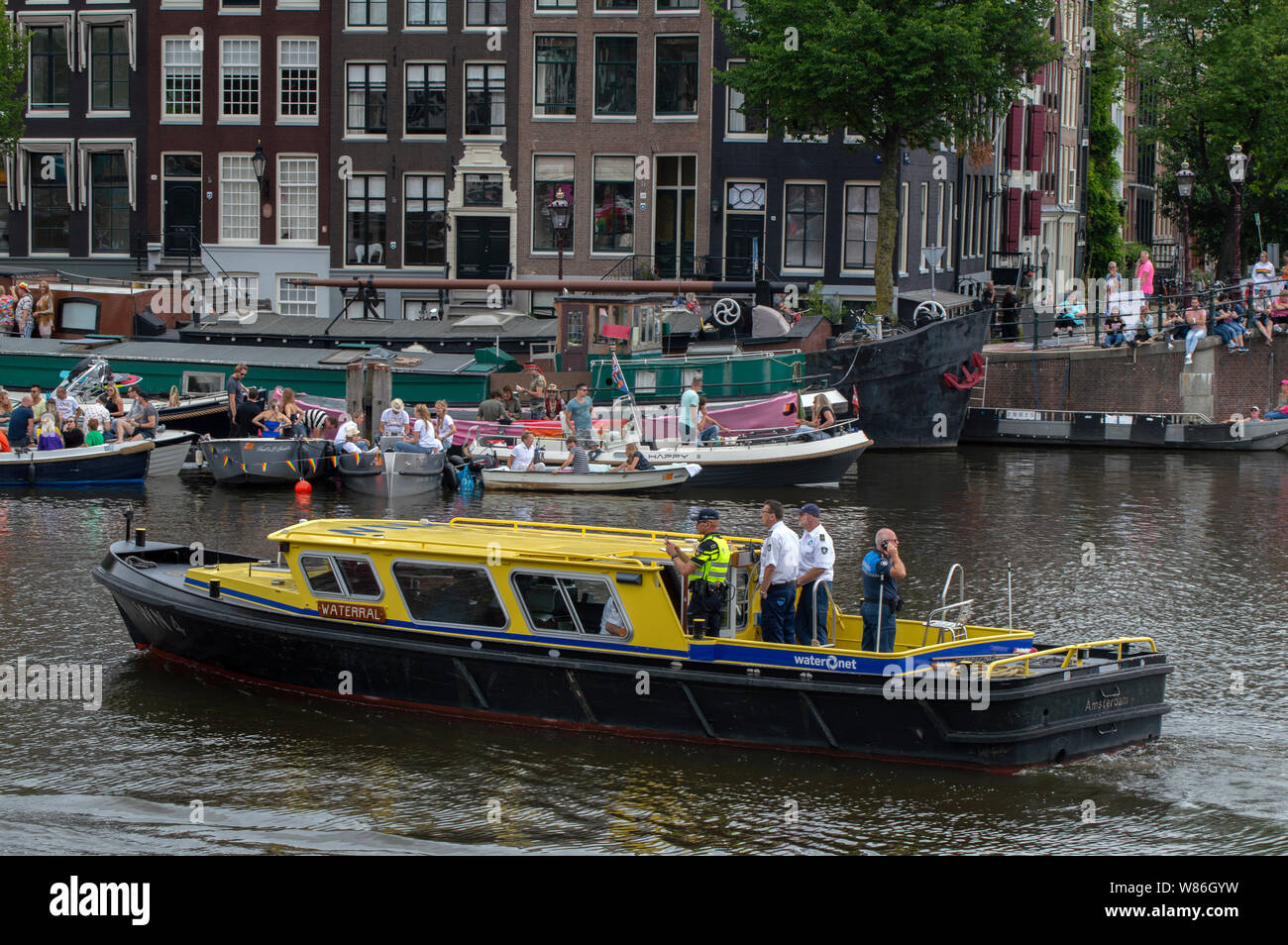La patrouille policière à la Gay Pride Amsterdam Pays-Bas 2019la patrouille policière à la Gay Pride Amsterdam The Netherlands 2019 Banque D'Images