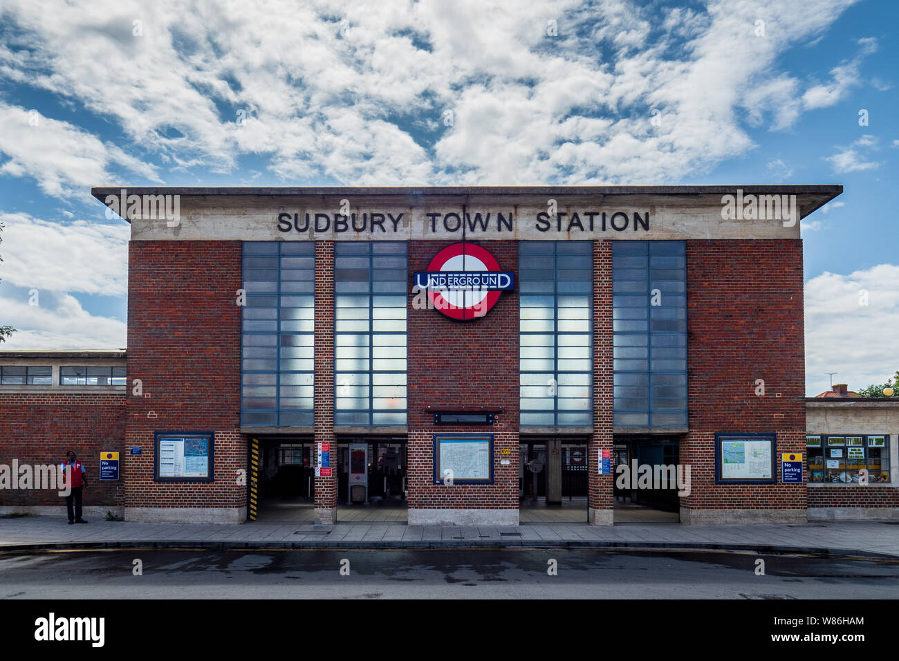 La station de métro de la ville de Sudbury Londres. La station de métro Piccadilly Line conçu par Charles Holden dans un style européen moderne. 1931. Dans la catégorie II. Banque D'Images