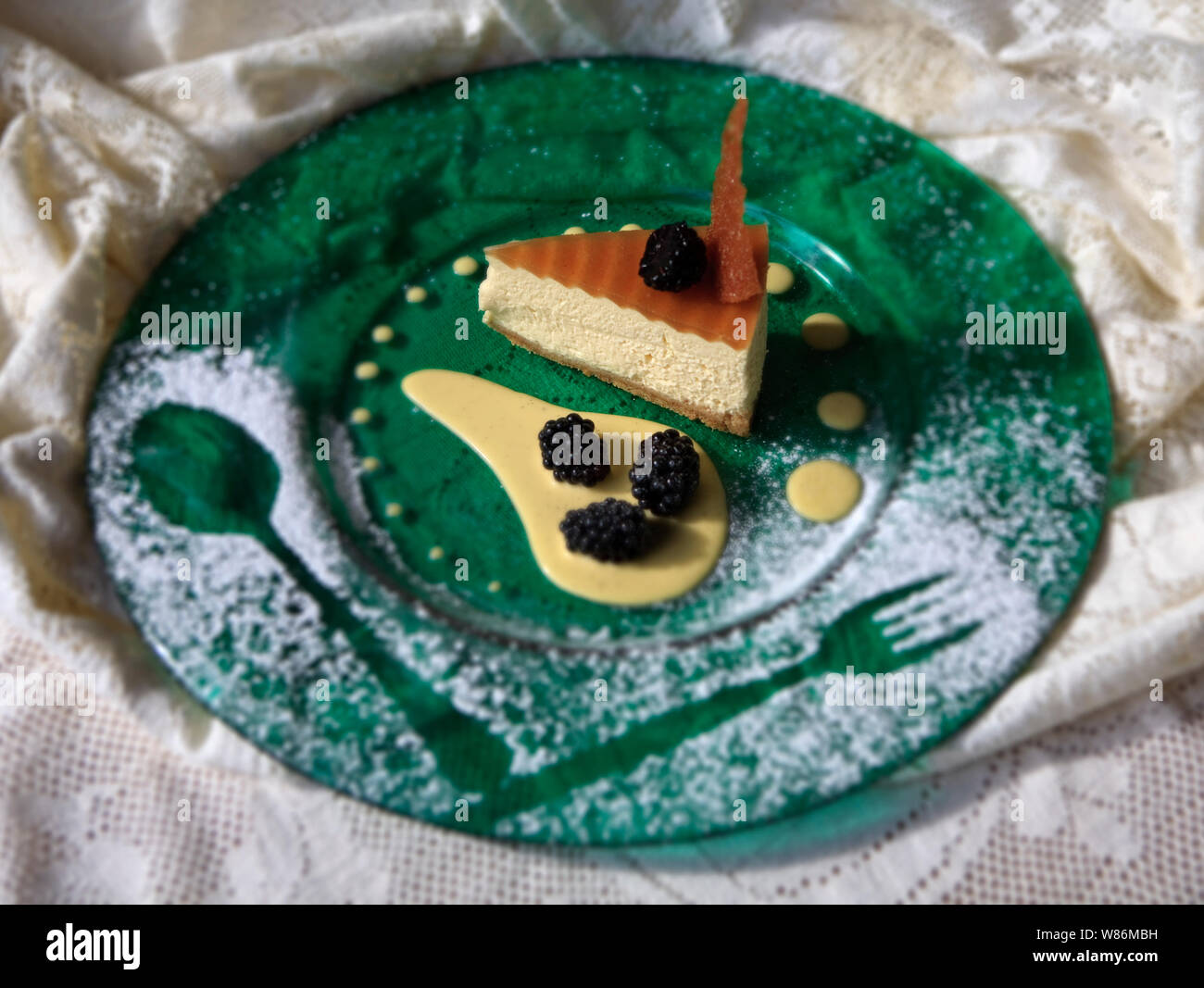 Gâteau au fromage avec crème de cidre anglais et de mûres Banque D'Images