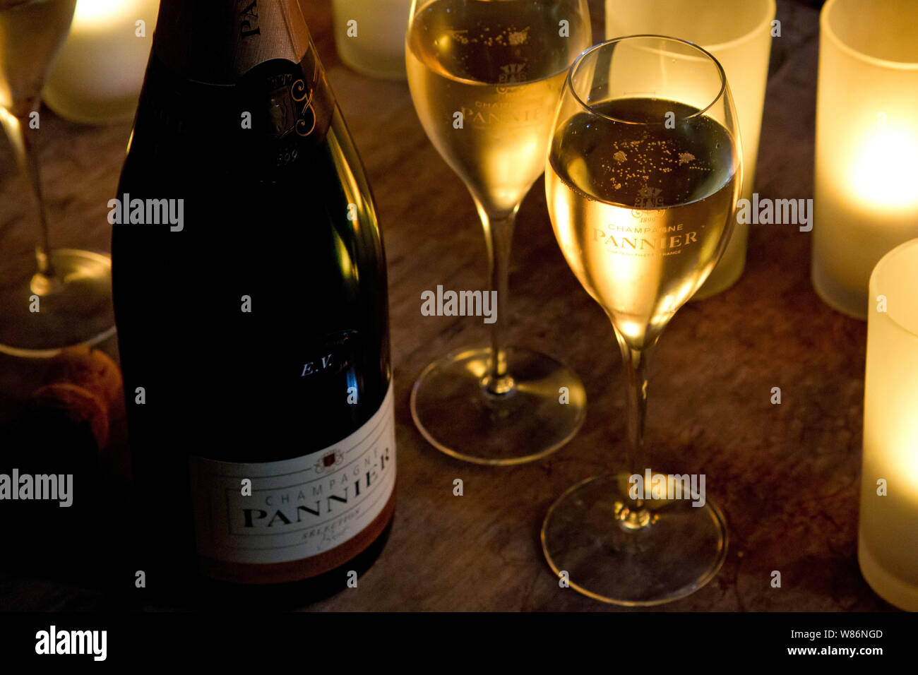 Verre de champagne Pannier à Château-Thierry (nord de la France) Banque D'Images