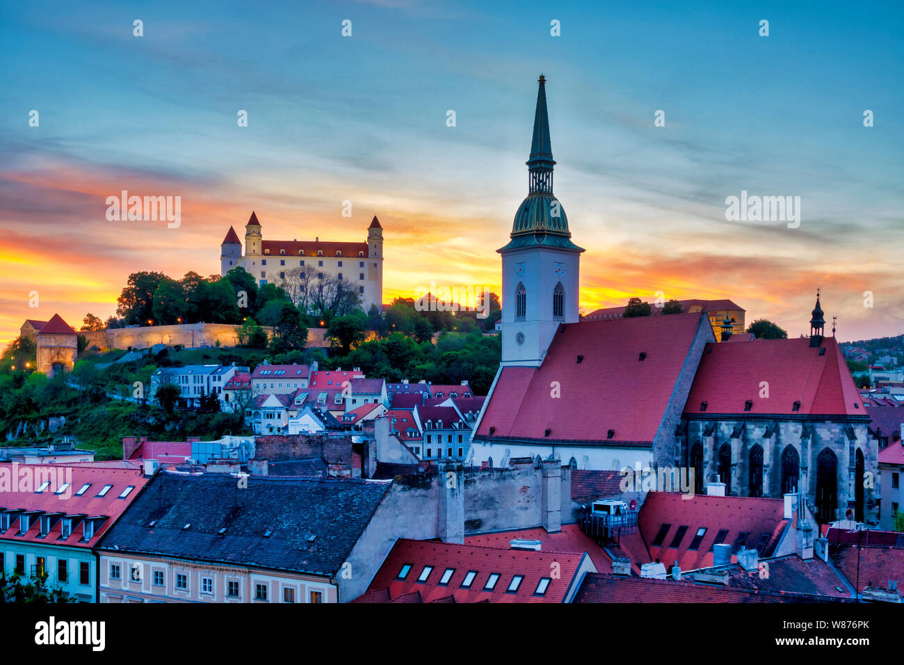 Le château de Bratislava et de la cathédrale Saint Martin, Bratislava, Slovaquie Banque D'Images