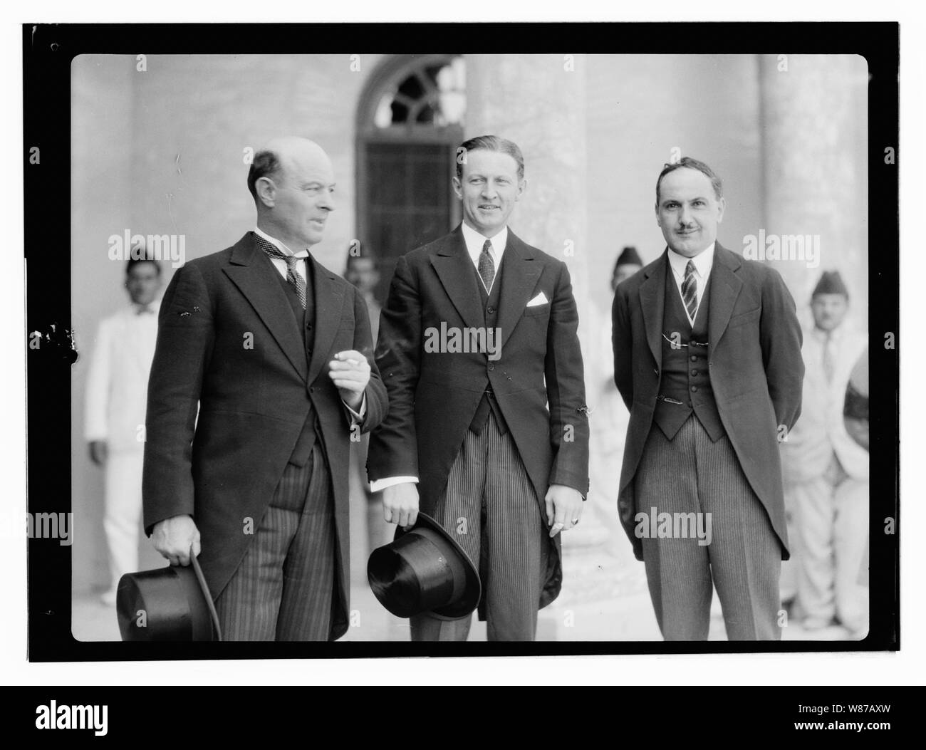 10/6/32 au palace etc., à Bagdad, des hommes à tails Banque D'Images