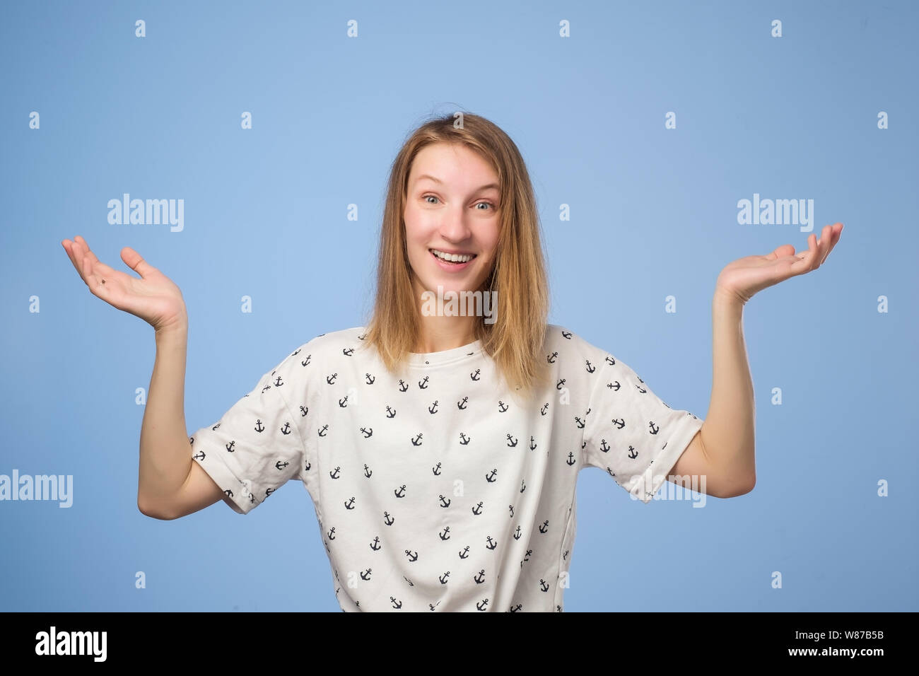 Happy young caucasian woman with hands up Banque D'Images