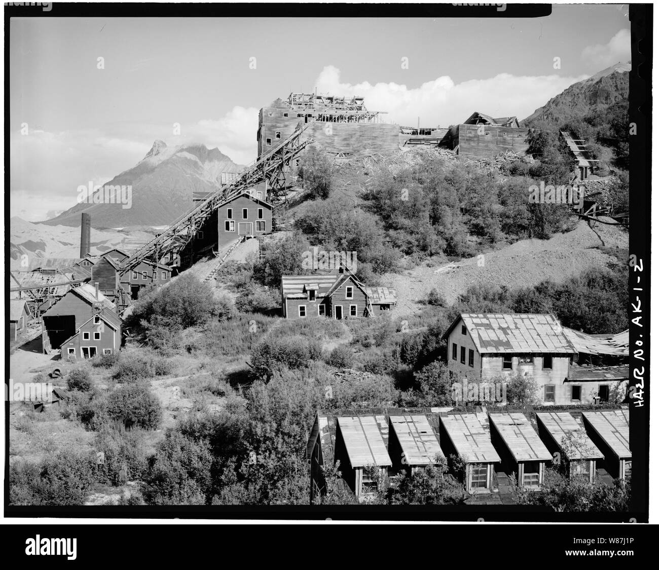 Sommaire du Sud, MAISON DE PENSION EN PREMIER PLAN - la Kennecott Copper Corporation, sur la rivière de cuivre et le nord-ouest de Railroad, Kennicott, Recensement de Valdez-Cordova Zone, AK Banque D'Images