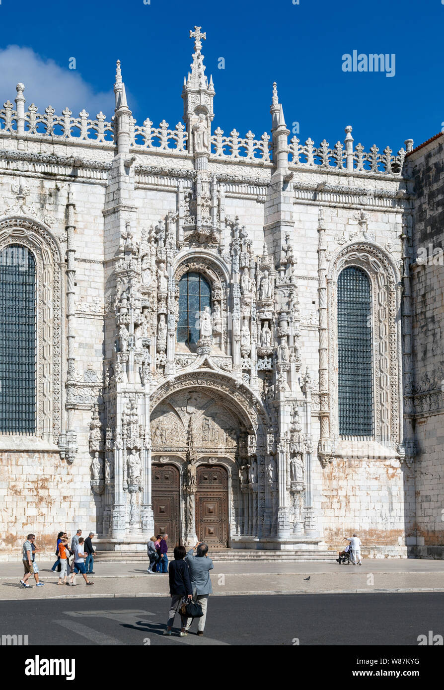 Lisbonne, Portugal. Le Mosteiro dos Jeronimos, ou le monastère des Hiéronymites de la. Le portail Sud, conçu par Juan de Castilho. Le monastère est Banque D'Images