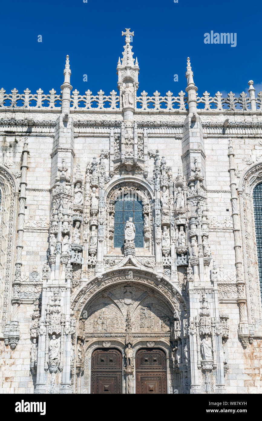 Lisbonne, Portugal. Le Mosteiro dos Jeronimos, ou le monastère des Hiéronymites de la. Le portail Sud, conçu par Juan de Castilho. Le monastère est Banque D'Images