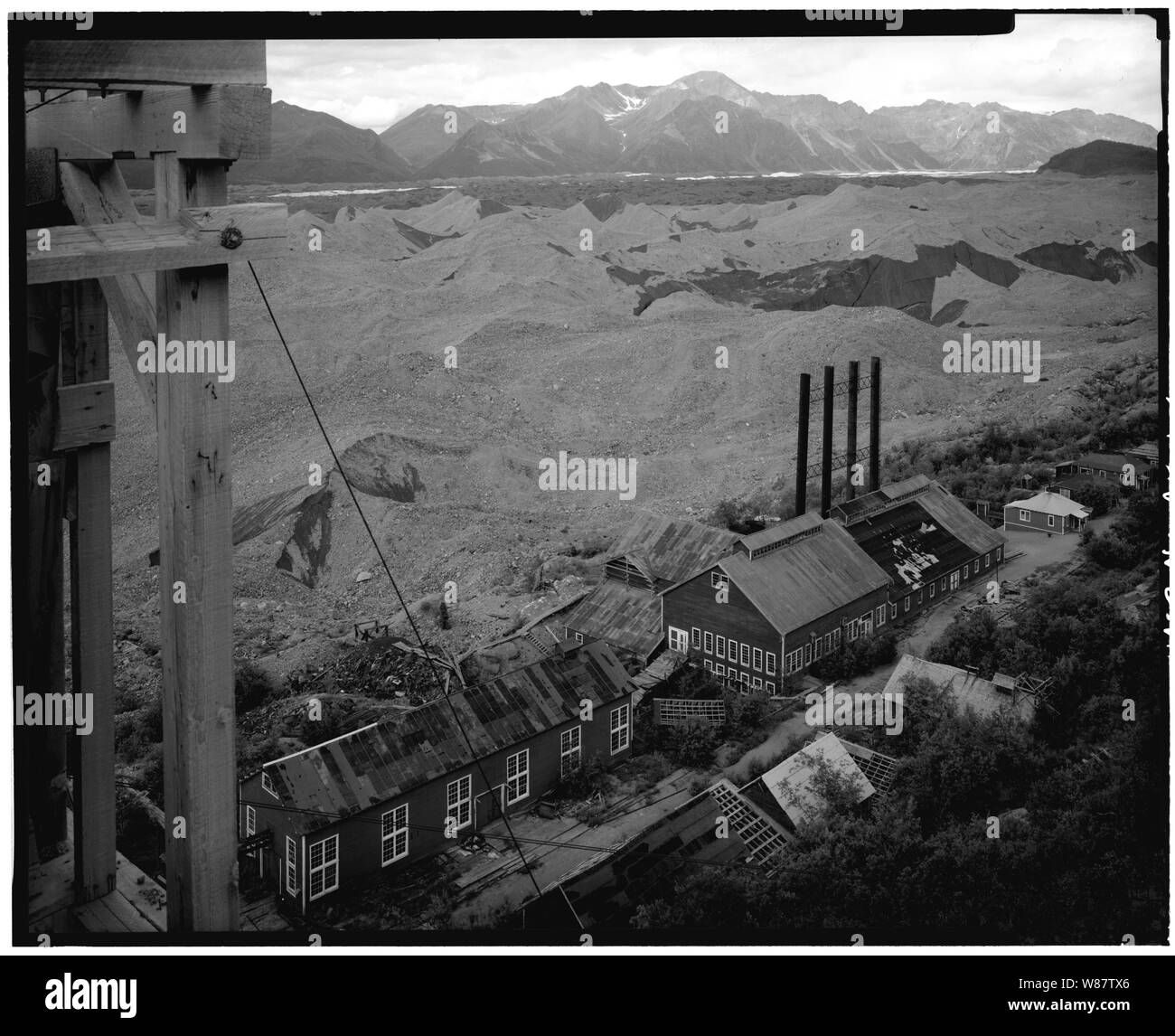 L'USINAGE ET DE POWER PLANT, À AU NORD-OUEST - Kennecott Copper Corporation, sur la rivière de cuivre et le nord-ouest de Railroad, Kennicott, Recensement de Valdez-Cordova Zone, AK Banque D'Images