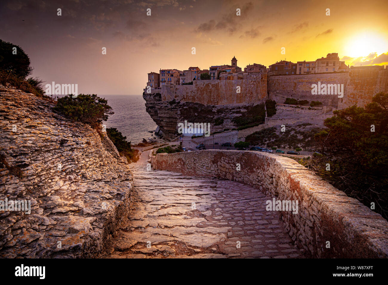 ​​Of ville Bastia vu au coucher du soleil, célèbre ancien village en Corse. France Banque D'Images