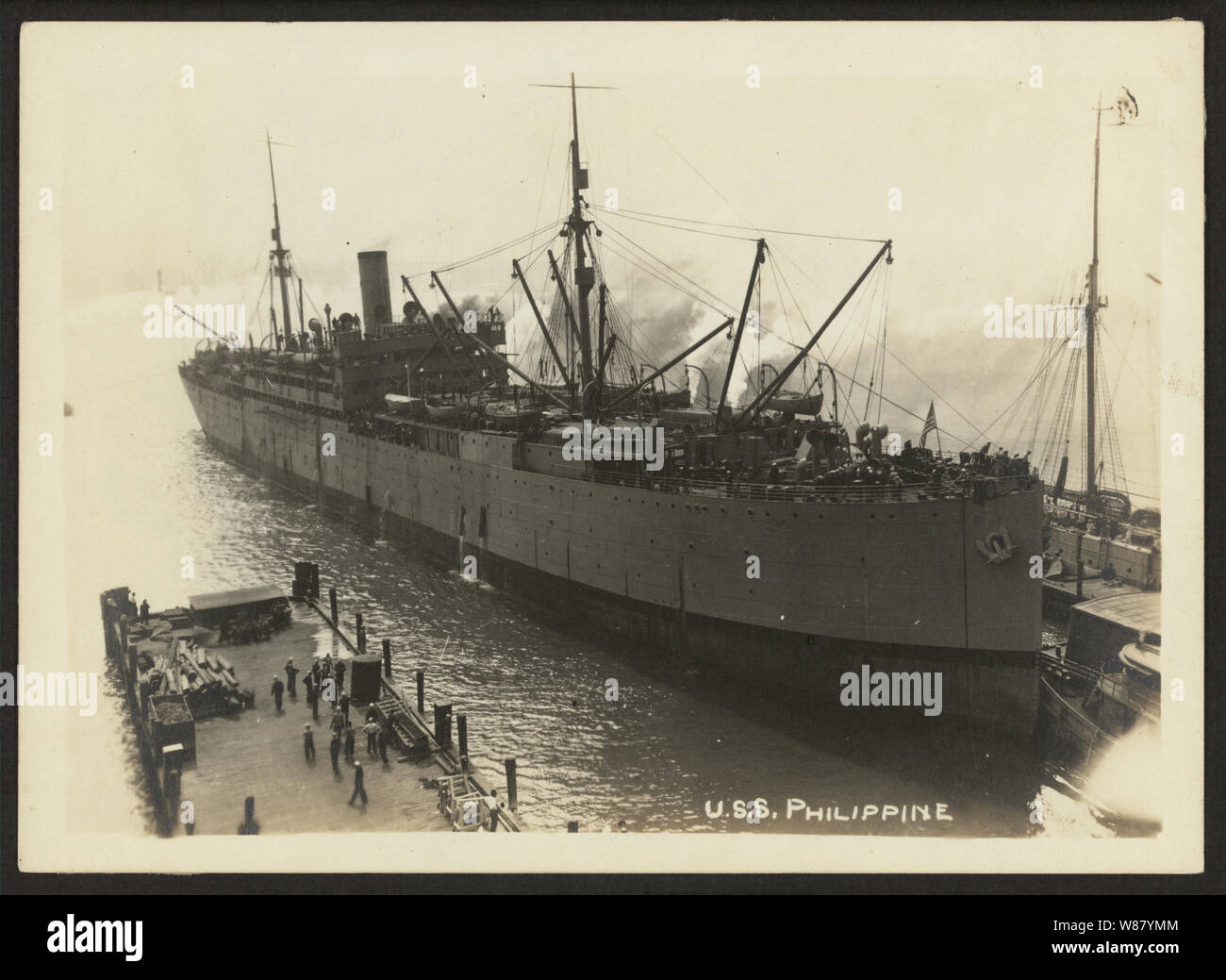 Pioneer 803rd Infantry Battalion sur le U.S.S. Philippines (transport de troupes) de Brest port, France, le 18 juillet 1919. L'U.S.S. @Philippine Banque D'Images