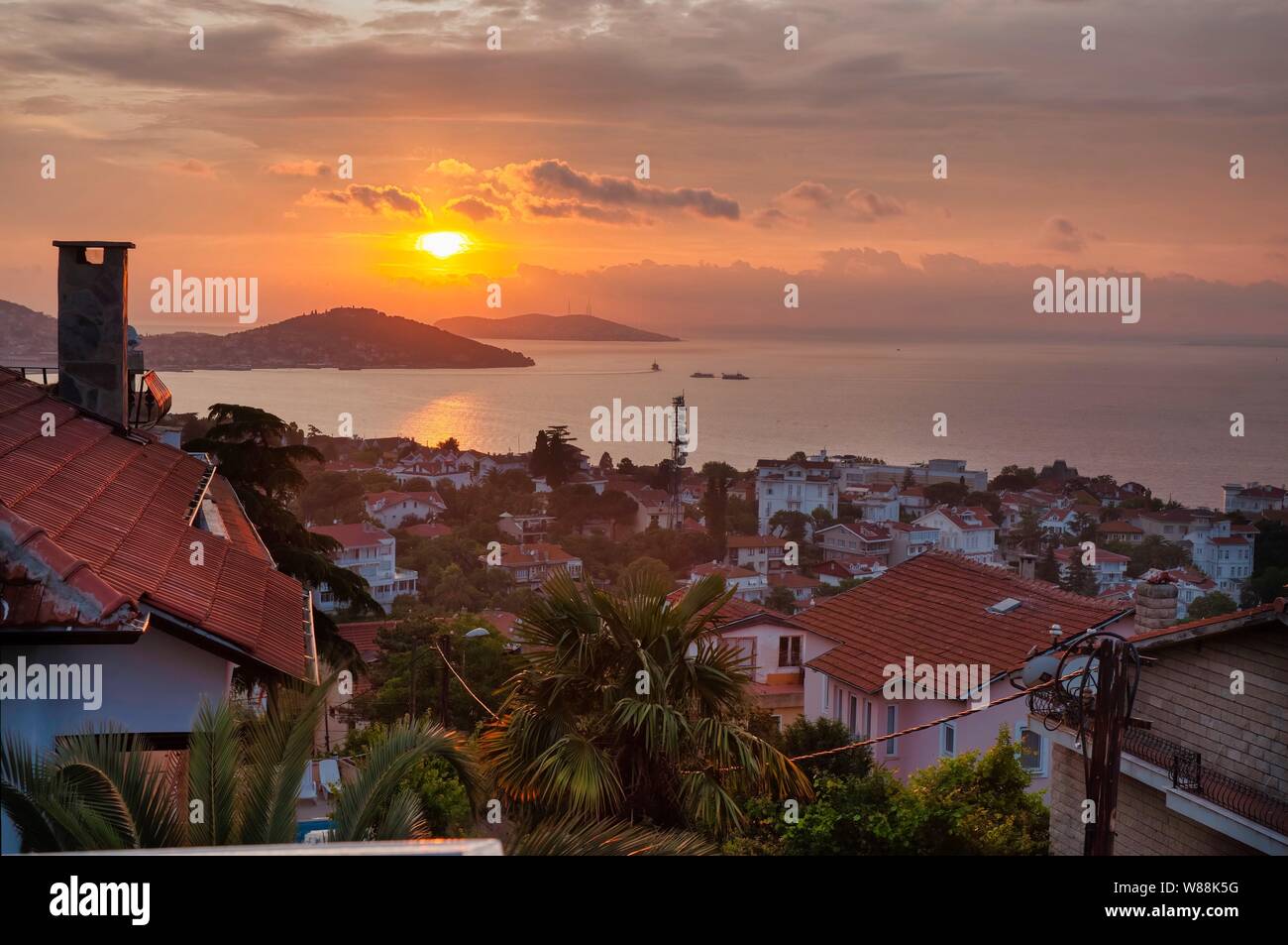 Coucher de soleil sur l'Îles des Princes Büyükada, de Turquie Banque D'Images