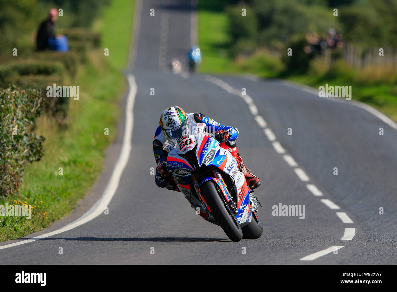 Circuit de Dundrod, Belfast, Irlande du Nord. 8e août 2019. Courses sur route Grand Prix d'Ulster ; Peter Hickman (Smiths Racing BMW) remporte le match d'ouverture, d'avance sur Dean Harrison et Conor Cummins, établissant un nouveau record du tour de 136.4mph - éditorial uniquement. Credit : Action Plus Sport/Alamy Live News Banque D'Images