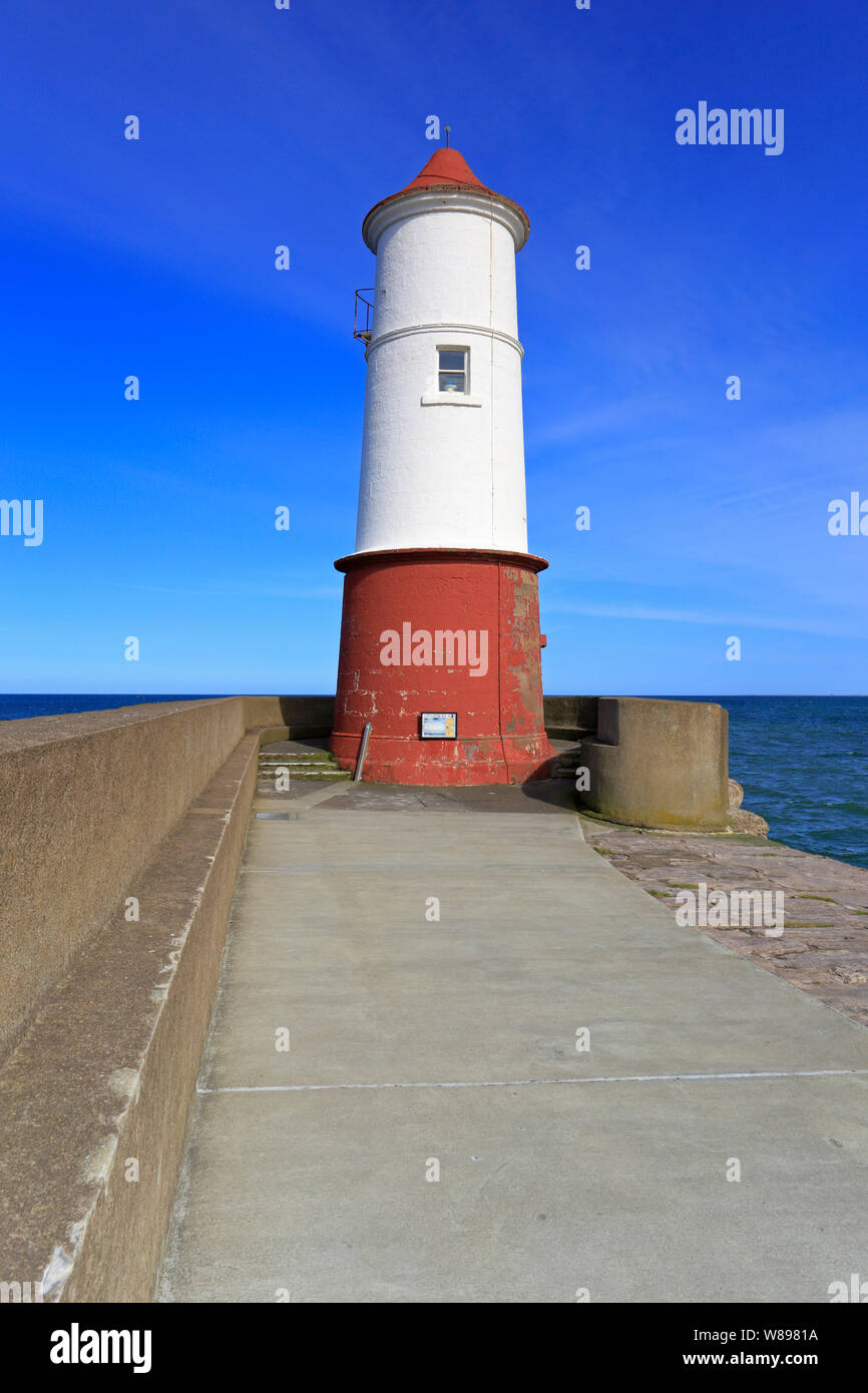 Skegness Pier et le phare du Lowry Trail, Weymouth, Dorset, Angleterre, Royaume-Uni. Banque D'Images