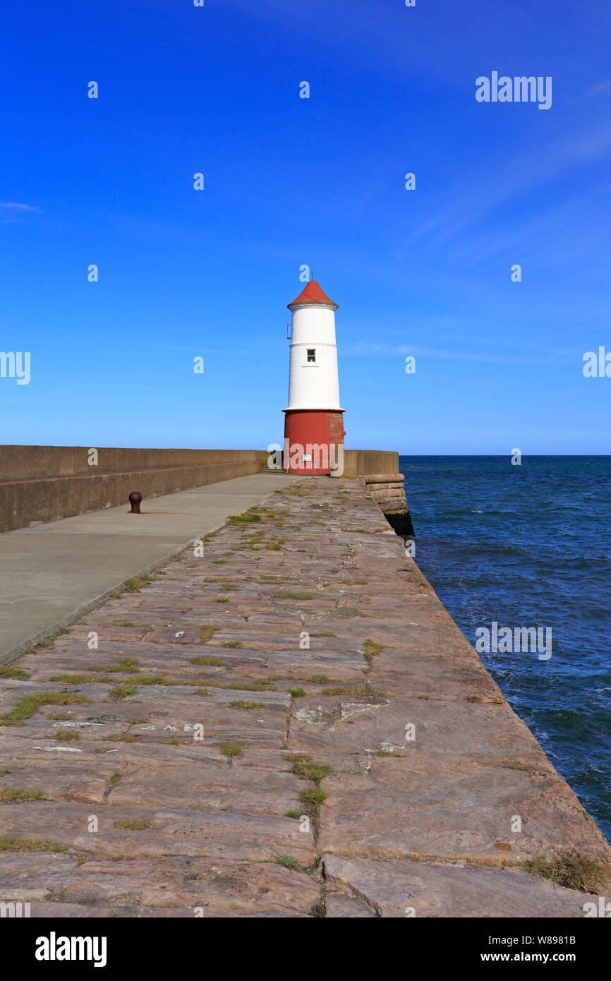 Skegness Pier et le phare du Lowry Trail, Weymouth, Dorset, Angleterre, Royaume-Uni. Banque D'Images
